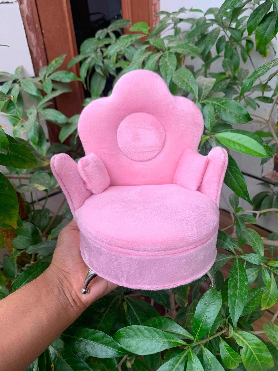laddu gopal sofa